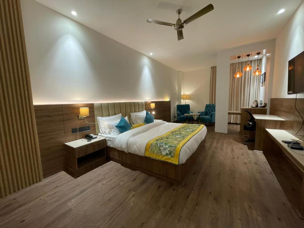 Hotel Casa Divine Izatnagar Экстерьер фото